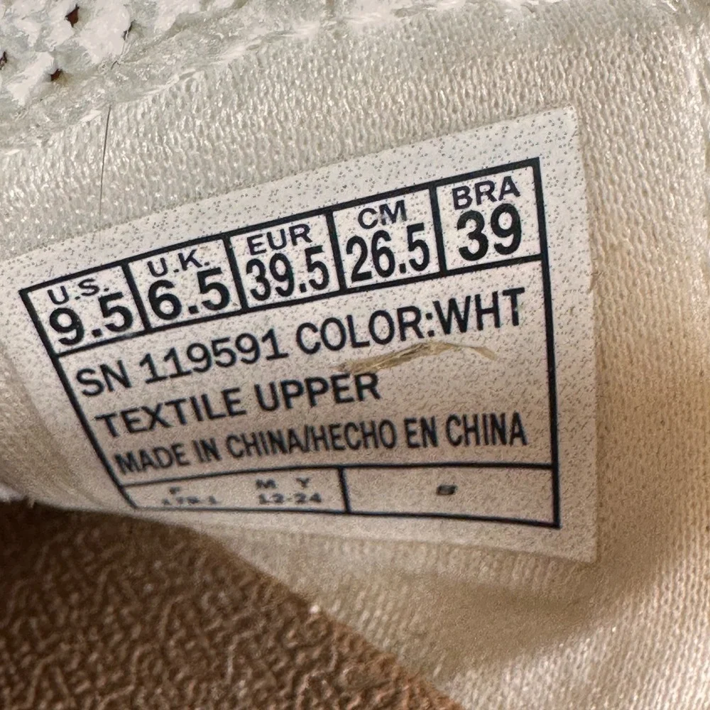 Skechers Rumblers Modern Maze Women 9.5 White Good Scalloped Wedge 119591